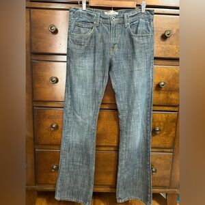 Levi's Straight Fit Blue Jeans